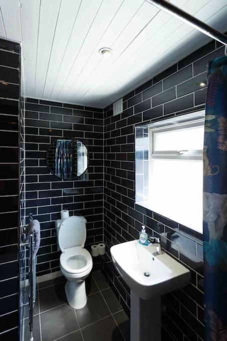 Chester/Handbridge Sleeps 9 + Netflix Hough Green Exterior photo